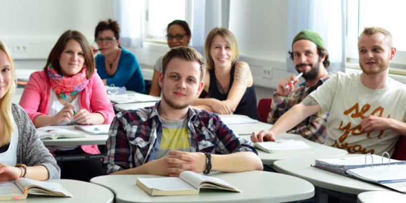 #379 (kein Titel) – Die Robert-Kümmert-Akademie bietet Bildungsangebote im Bereich sozialer Dienstleistungen für Menschen mit Behinderung an.